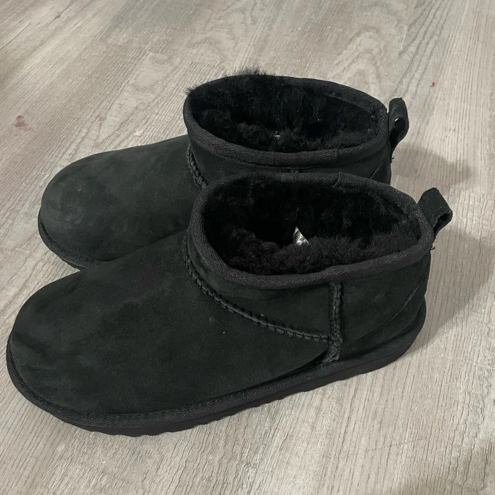 black mini uggs - Picture 3 of 3